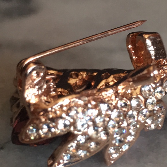 Grapes Teardrop Crystal Brooch - Picture 9 of 16